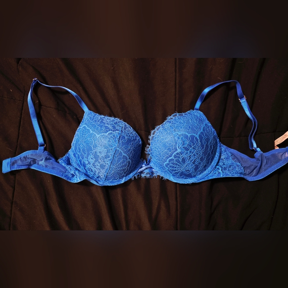 Victoria's Secret Vibrant Blue Lace Bra